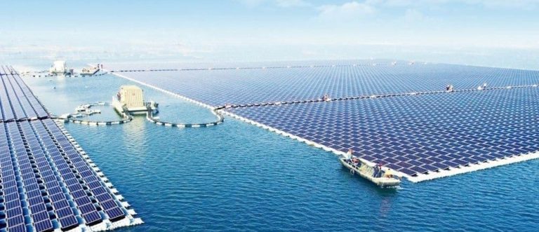 Plannen voor zonneboerderij op de Noordzee met drijvende zonnepanelen